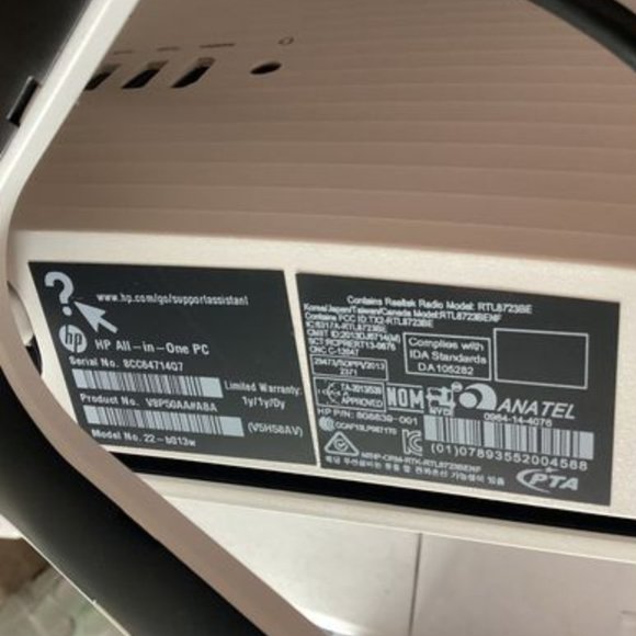 HP 22 - b013w All-In-One Desktop - Picture 7 of 8